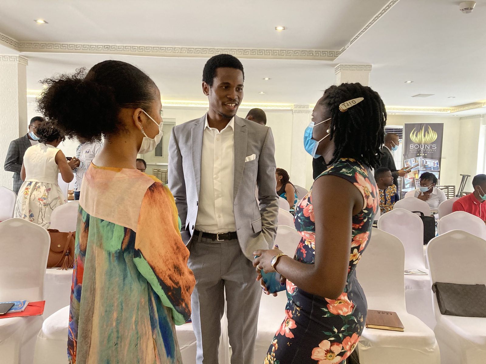 Participants networking between sessions